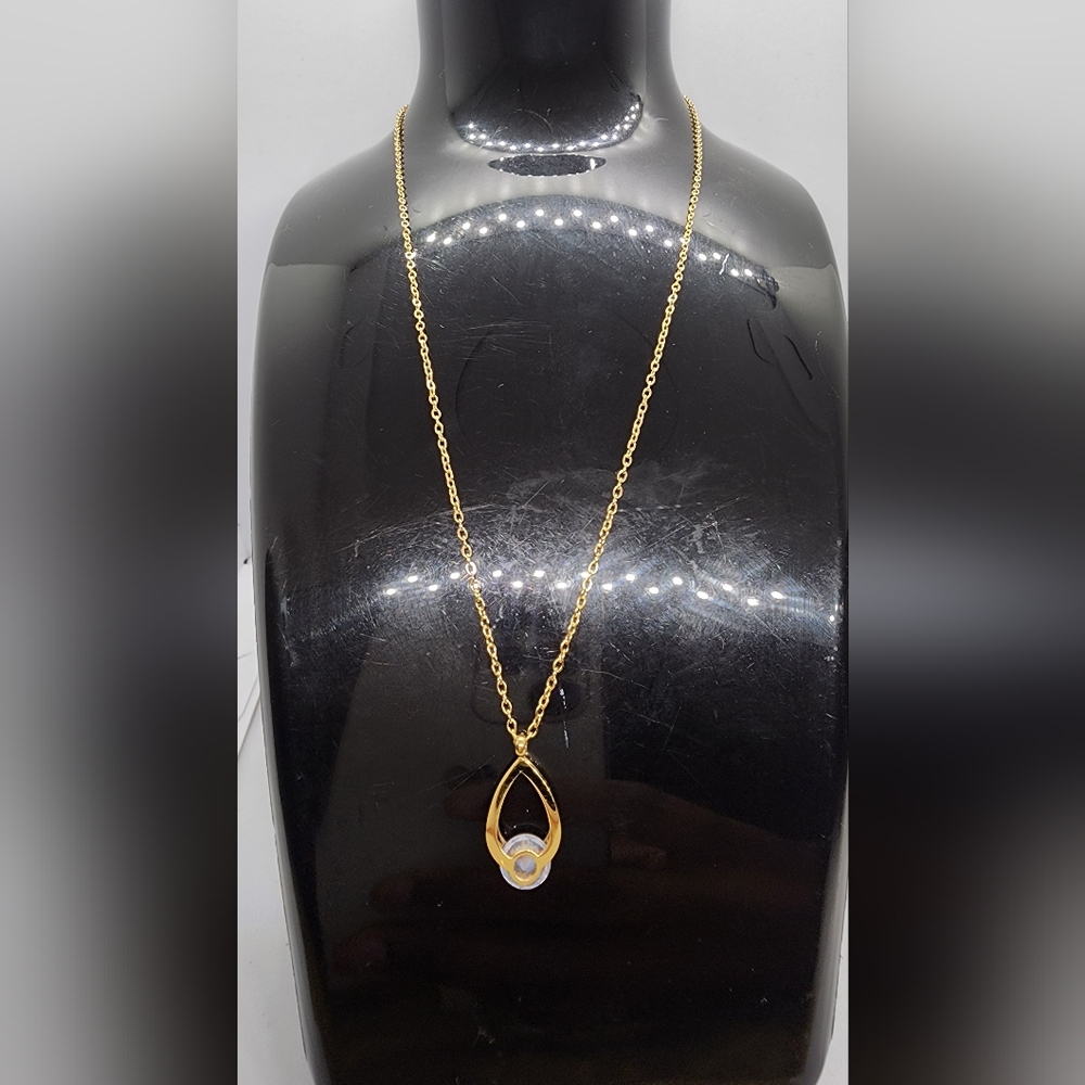 Elegant Gold and Silver Pendant Necklace